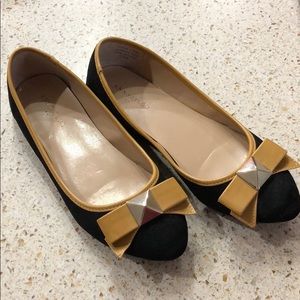 Ann Taylor Black/Camel flats size 7.5